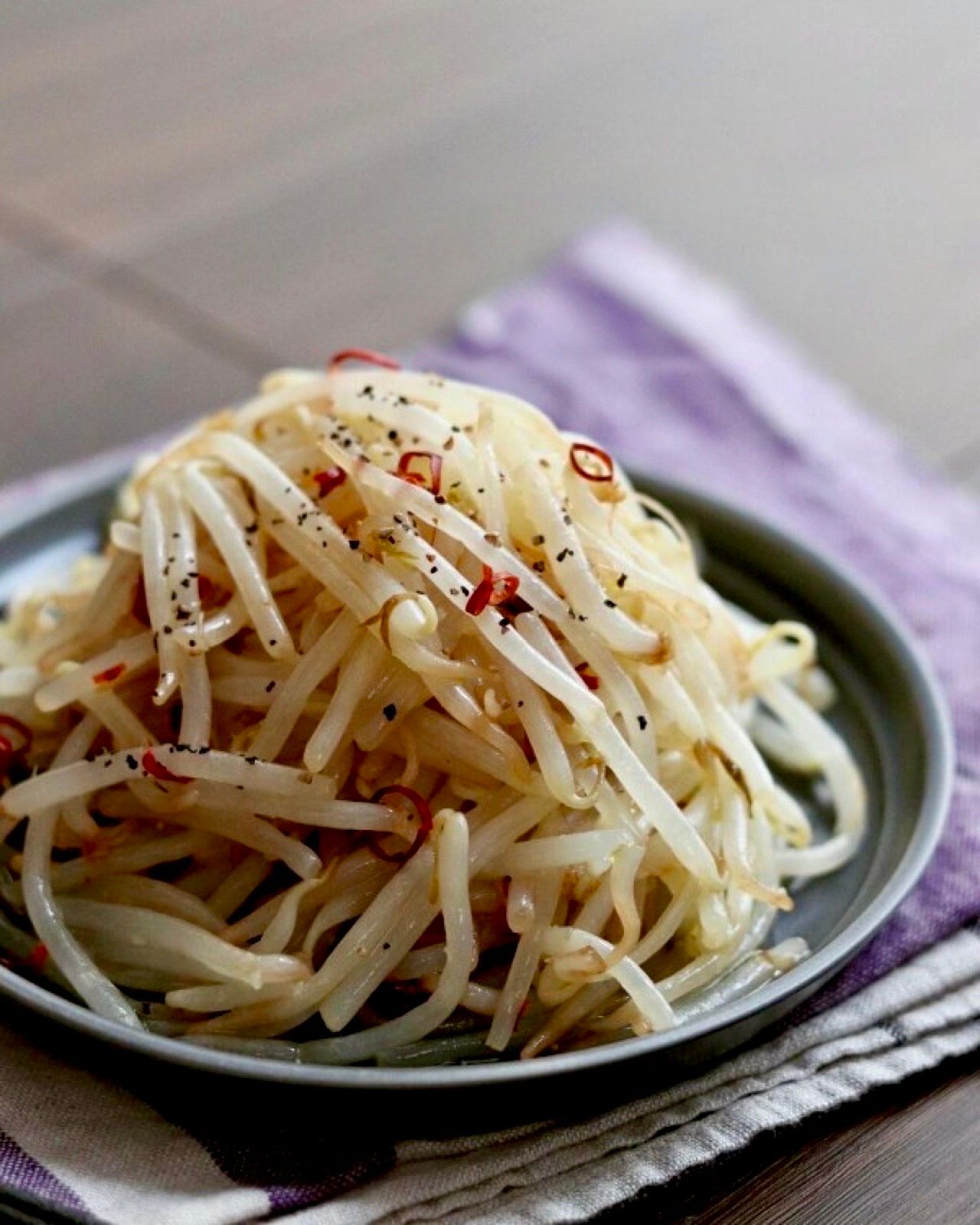 レンチン3分で混ぜるだけ！しっかり味の【ペペロンもやし】 | レシピ