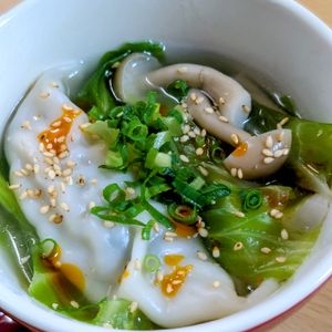 まゆのの作ってみた!投稿(餃子とたっぷりキャベツのうま塩スープ)