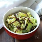 キャベツのごま塩昆布和え