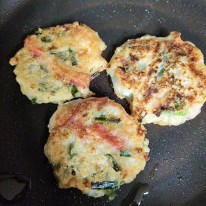 さこ マロ美の作ってみた!投稿(もちもちカニカマにら豆腐チヂミ【包丁不要♪1食100円代♪】)