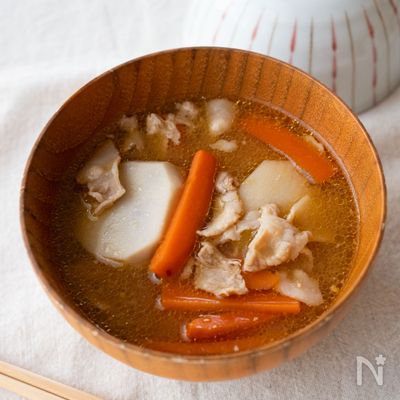 『ほっこり。里芋と豚肉のお味噌汁』#里芋の下処理#簡単