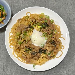 ちーさんの作ってみた!投稿(豚バラでガッツリ！甘辛温玉パスタ【食べ盛りも満足！】)