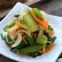 ポリ袋でできる、野菜たっぷりのたたきオイキムチ