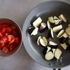短時間でも旨みしっかり【なすとツナのトマト煮】の工程1