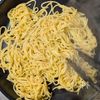 えびと白菜の塩あんかけ焼きそば｜とろ〜り熱々♪ワンパンで簡単の工程3