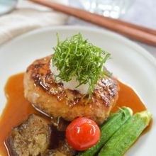 豚バーグポン酢バター　夏野菜添え