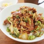 豚こまキャベツの甘辛にんにく丼