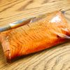 液体塩こうじでねっちり濃厚!【炙り風漬けサーモン】の工程2
