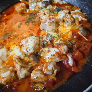 zabuの作ってみた!投稿(ワンパン10分【鶏肉トマトチーズ煮】とろ～りチーズで絶品♩)