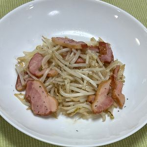 キャピタンの作ってみた!投稿(味付けこれだけ!さっと作れる!もやしとベーコンのソテー)