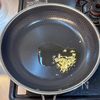 パスタの別茹で無し!海老と小松菜の濃厚トマトクリームパスタの工程2