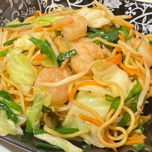 すみれの作ってみた!投稿(【上海風焼きそば】ぷりぷり海老の絶品焼きそば♡やみつきな味◎)