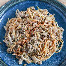やみつき!豚肉とまいたけのバターポン酢パスタ