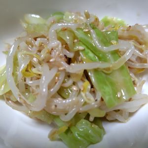 コスモスの作ってみた!投稿(レンジで5分！【もやし×キャベツ旨ダレナムル】やみつき副菜♩)
