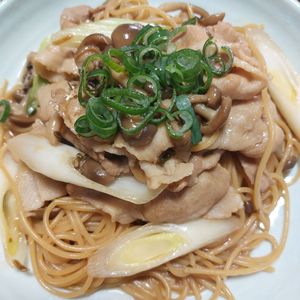 よっこの作ってみた!投稿(豚バラとねぎの和風スープパスタ【冬に食べたいあったかパスタ】)
