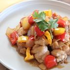 ご飯にもビールにも合う！鶏肉とパプリカの甘酢炒め