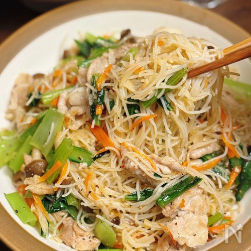 【豚肉と野菜の和風にんにく焼きビーフン】パパッと大満足！