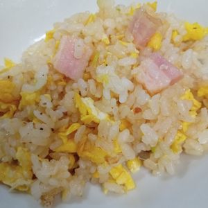 5252nの作ってみた!投稿(【最強ランチ！】ブロックベーコン炒飯)