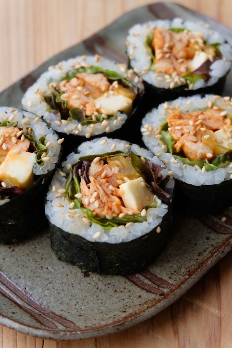 【簡単♪キンパヤンニョムチキン】火を使わない!韓国風恵方巻き | レシピサイトNadia