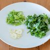 ホタルイカとパクチーの白ワイン蒸しの工程1