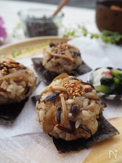 塩こんぶときのこごぼうの混ぜご飯