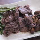 鹿肉の味噌オリーブ漬けステーキ。