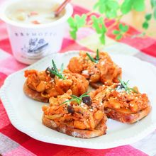 簡単でお洒落♪ブルスケッタ～豚肉と大豆のトマトソースのせ～