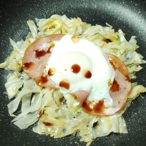 M*Pの作ってみた!投稿(ほんのひと手間!千切りキャベツのハムエッグ)
