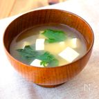 【豆腐と青じその味噌汁】爽やかな香りがおいしい