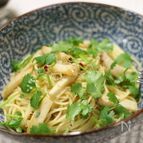 ココナッツオイルでパクチーとちりめんじゃこのペペロンチーノ