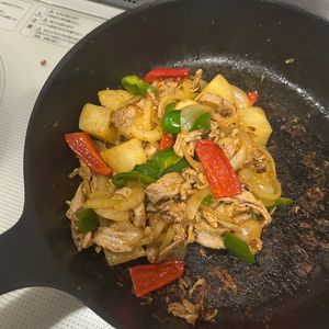 みらりの作ってみた!投稿(【簡単♩節約】豚肉とじゃがいもケチャップ炒め)