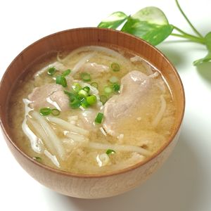 とのちゃまの作ってみた!投稿(5分で♪コクうま！もやし豚汁)