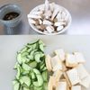 旨味たっぷり♪【厚揚げときゅうりときのこの旨だれ炒め】の工程1