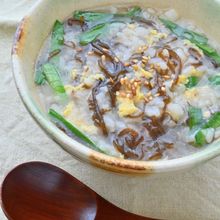 ごま香る 中華風もずく卵がゆ