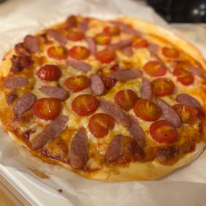 iwackの作ってみた!投稿(【ミニトマトとウインナーのピザ🍕】)