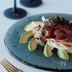 鰹とアボカドの韓国風うま辛タタキ