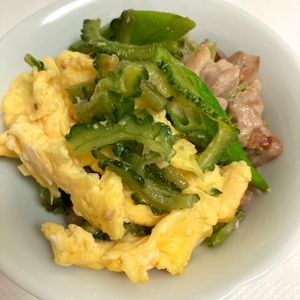 あいるんの作ってみた!投稿(鶏肉とゴーヤと卵の旨味噌マヨ炒め)