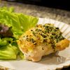 サクサクのパン粉で食べる！鶏胸肉しっとり香草焼き