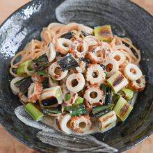意外な組み合わせ！？ちくわと長ネギのみそミルクパスタ
