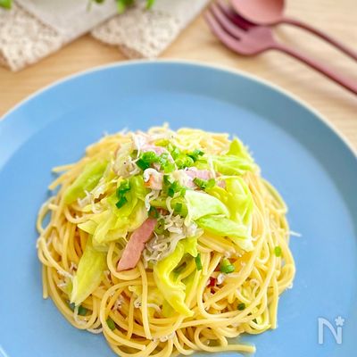 ワンポットで簡単♩春キャベツとたっぷりじゃこの和風パスタ