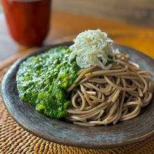 モロヘイヤとしらすの冷やし蕎麦