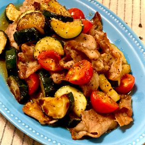 michuの作ってみた!投稿(【豚バラズッキーニの旨塩にんにく炒め】カリじゅわ♪夏味おかず)