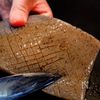 切って、ちぎって、味しみしみ【旨辛ちぎりこんにゃく】の工程1