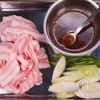 行列のうどん屋さんの🍜豚バラねぎ塩ガッツリうどん🤩の工程1