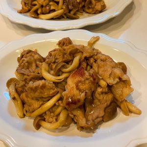 みわの作ってみた!投稿(豚肉とたっぷりきのこのにんにく醤油炒め)