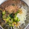 すぐでき副菜♪新玉ねぎとズッキーニのおかか和えの工程1