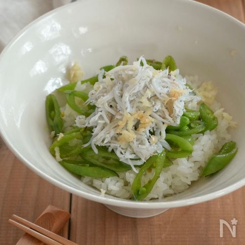 スナップエンドウとしらすののっけ丼