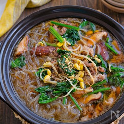 韓国春雨がポイント！野菜たっぷり韓国風すき焼き