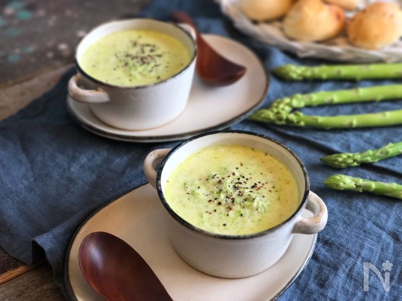クリーミーなアスパラガスのスープのレシピ