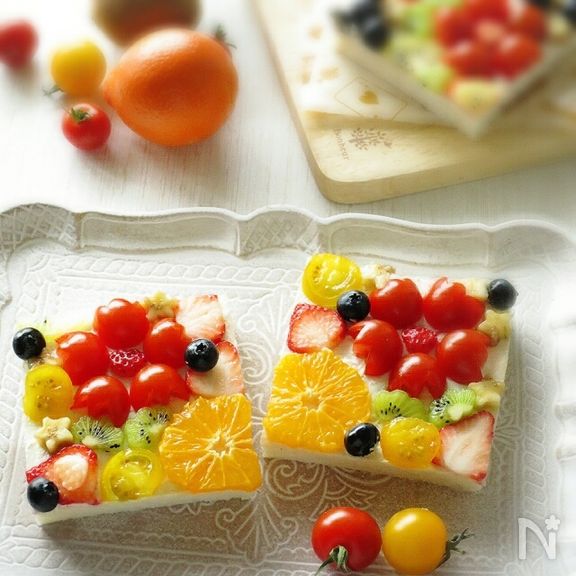 トマトとフルーツでお花のオープンサンド